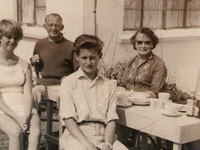 Frank & Mary Faill with children Sue & Ross